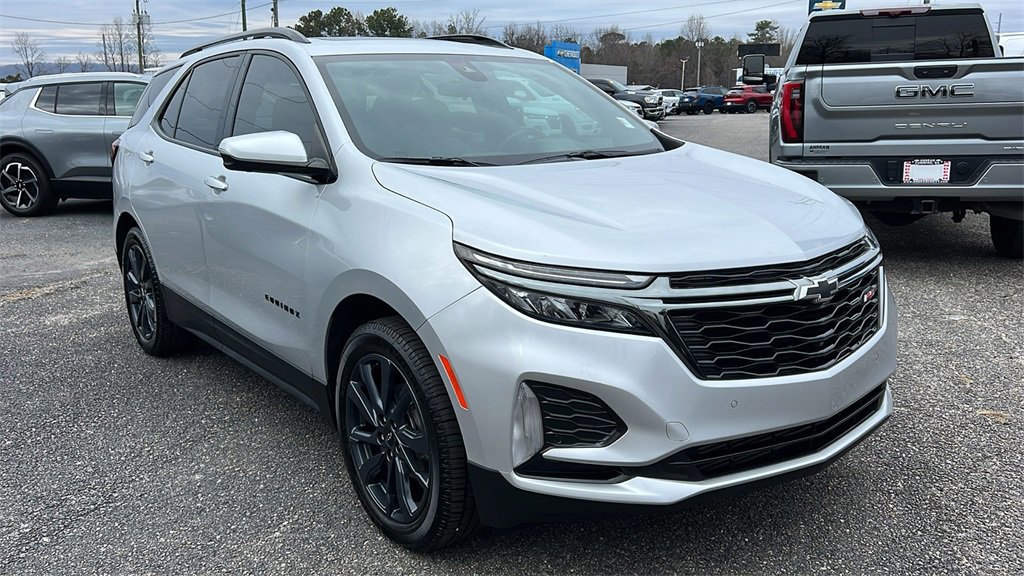 Used 2022 Chevrolet Equinox RS w/ RS Leather Package image 3