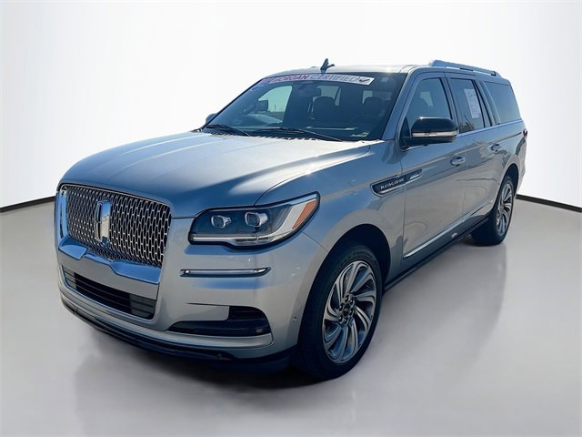 Used 2022 Lincoln Navigator L Reserve image 3