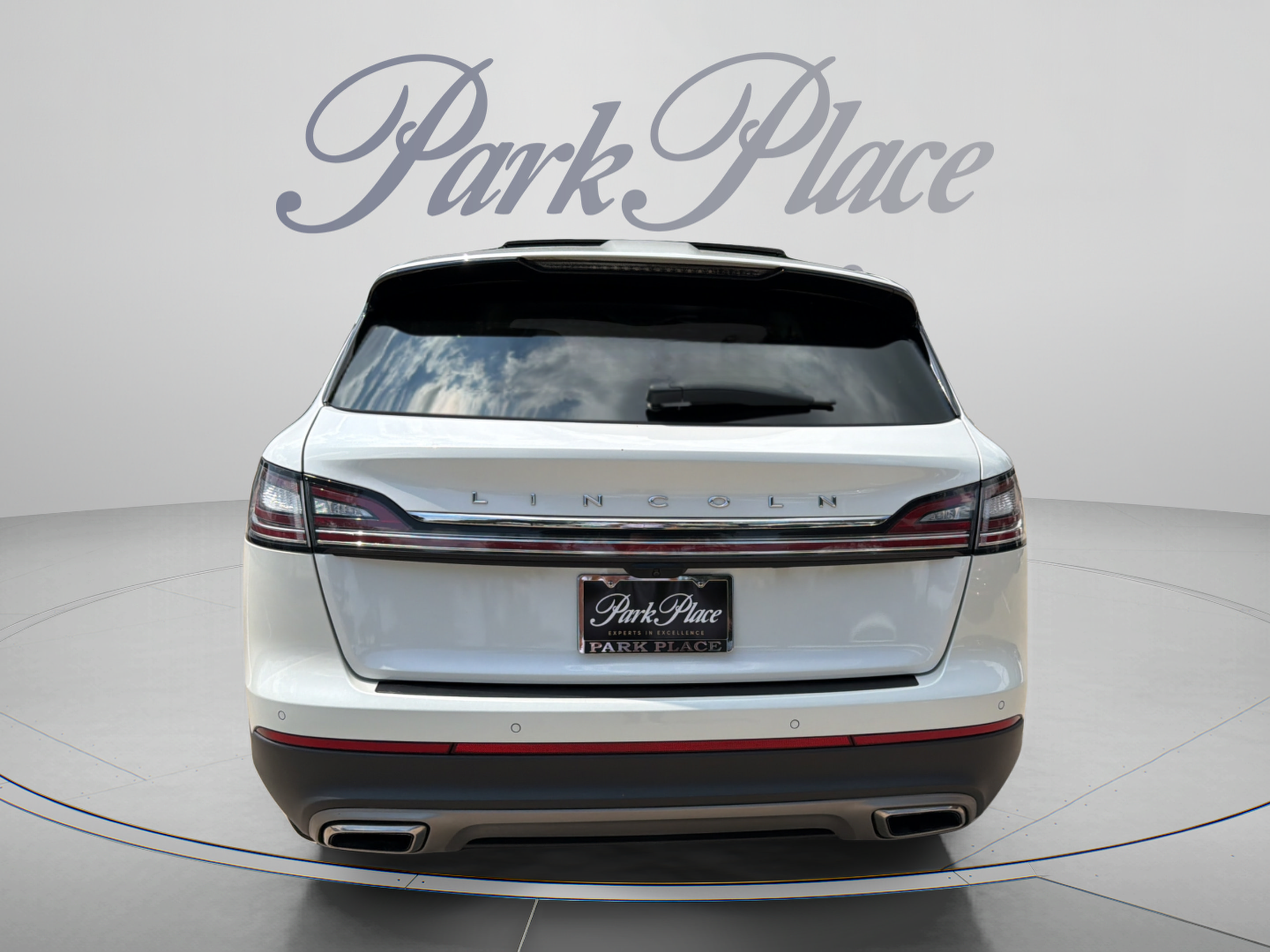 Used 2023 Lincoln Nautilus Reserve AWD/4WD image 4