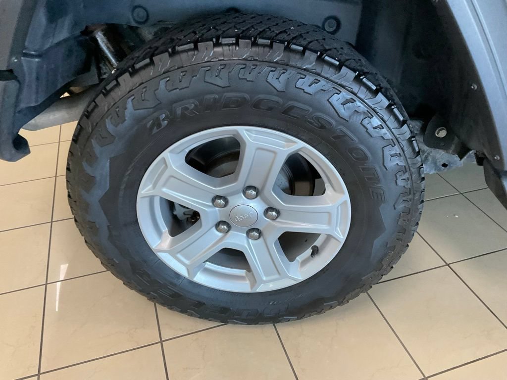 Used 2018 Jeep Wrangler Sport AWD/4WD image 7