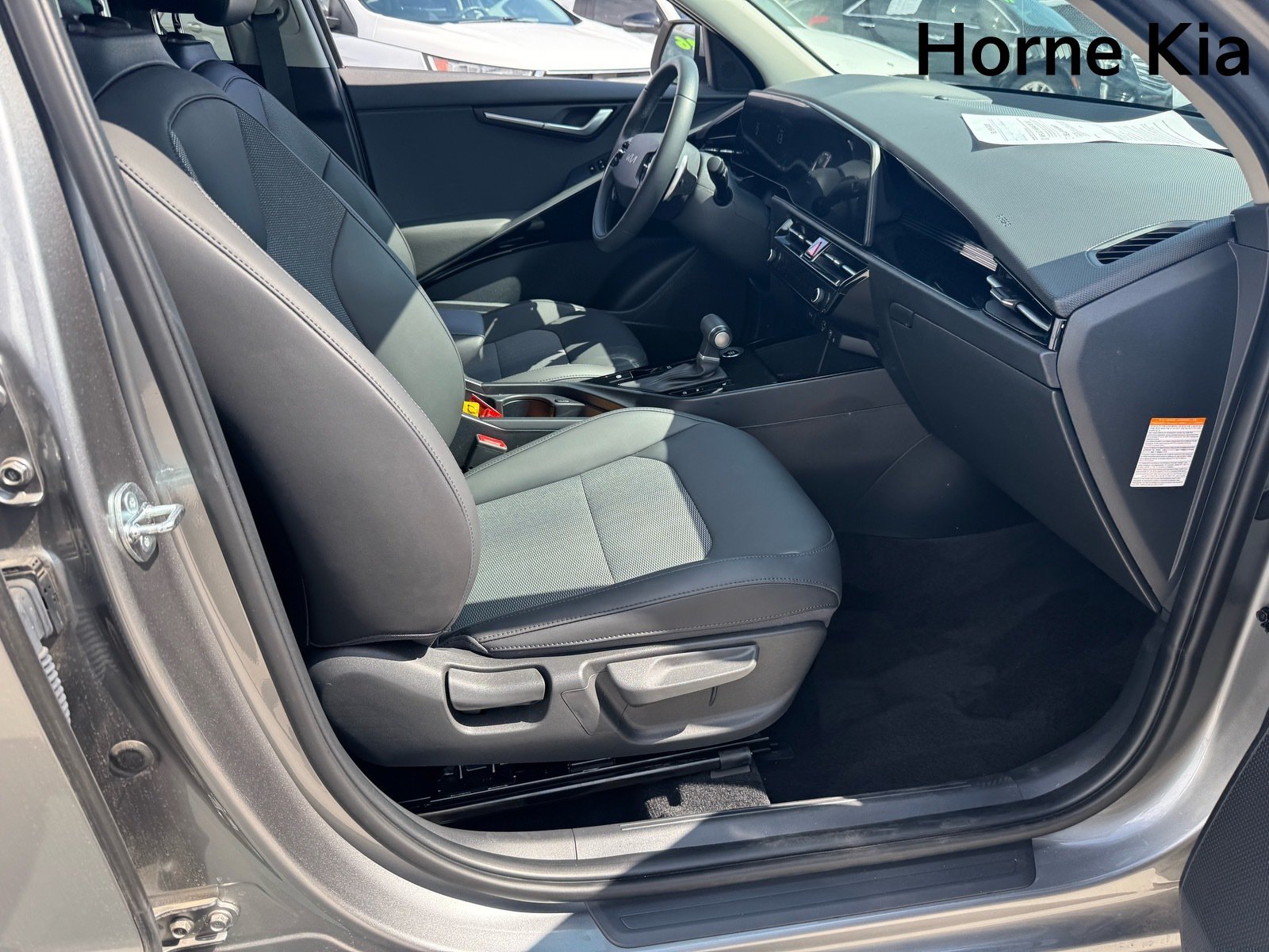 Certified 2025 Kia Niro EX FWD image 28
