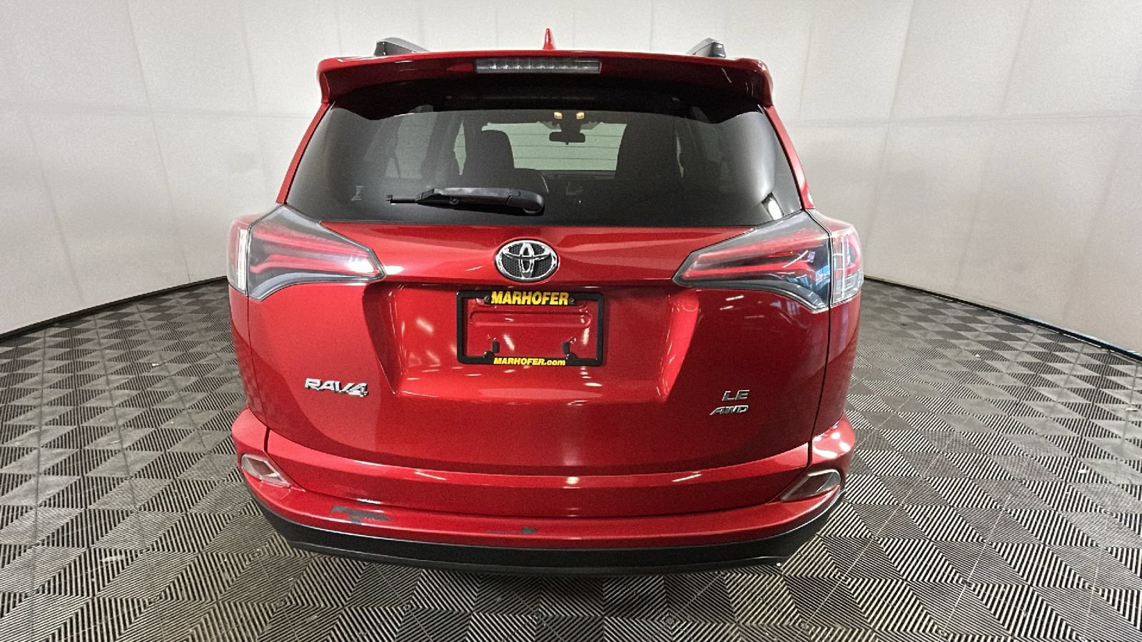 Used 2017 Toyota RAV4 LE AWD/4WD image 3