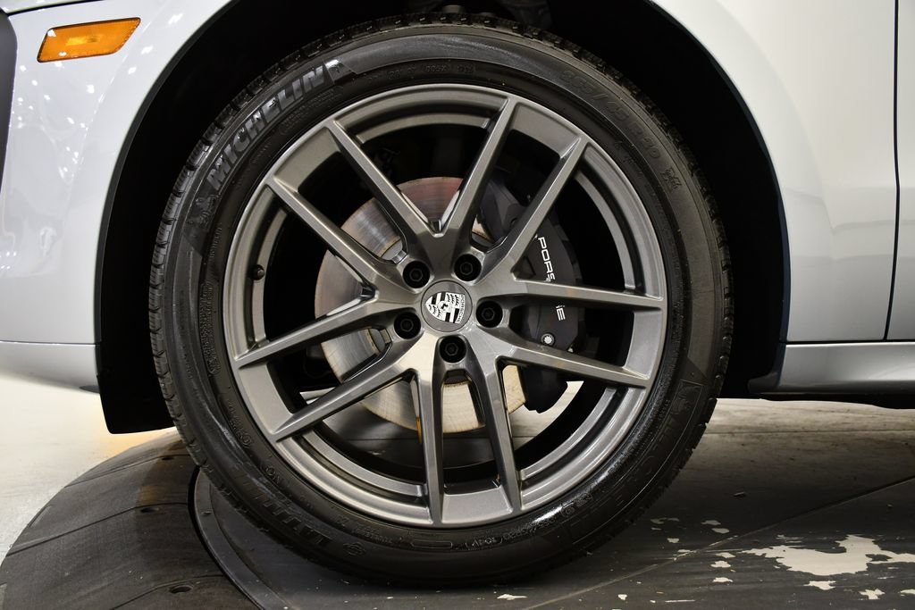 Certified 2026 Porsche Macan Turbo AWD/4WD image 16