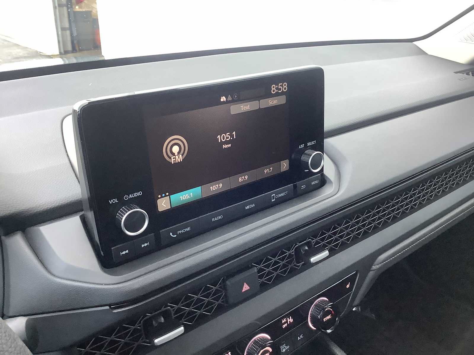 Certified 2025 Honda Accord SE image 17