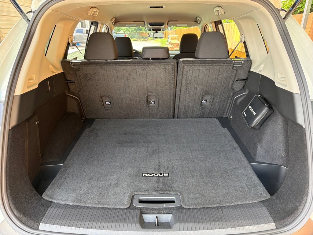 Used 2023 Nissan Rogue SV FWD image 32