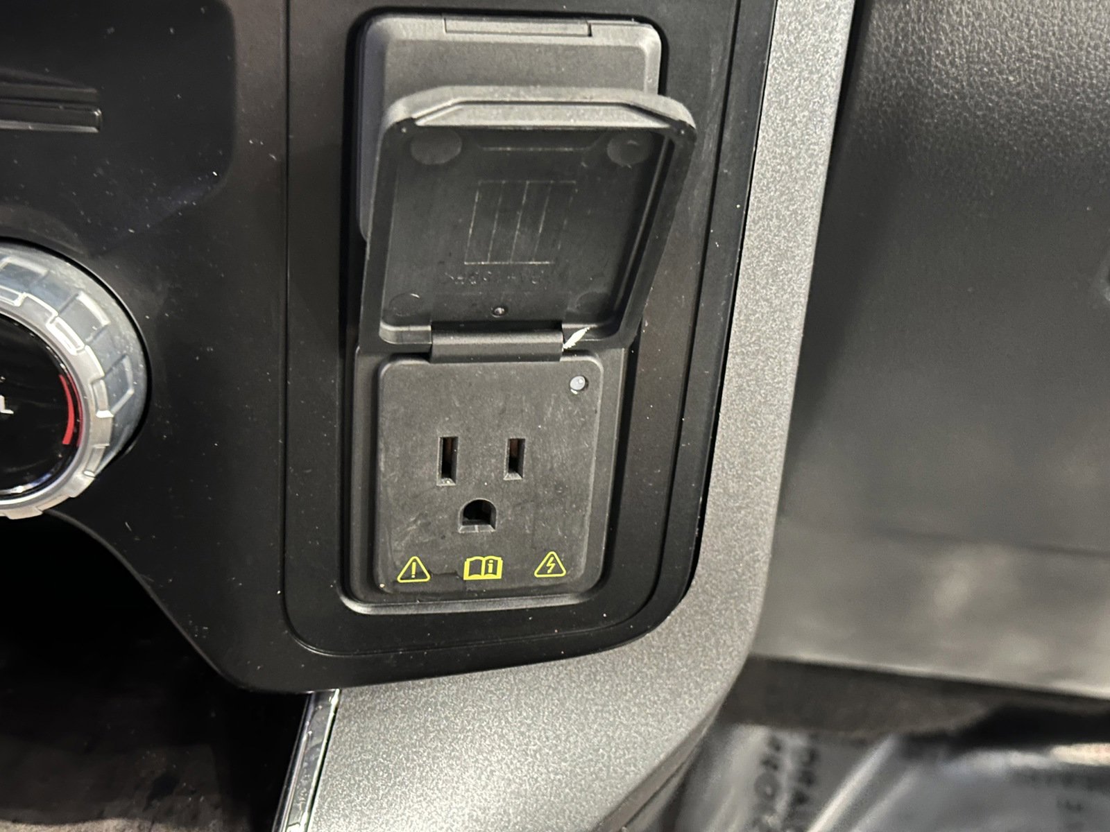 Used 2023 Ford F150 Lariat w/ Trailer Tow Package image 37