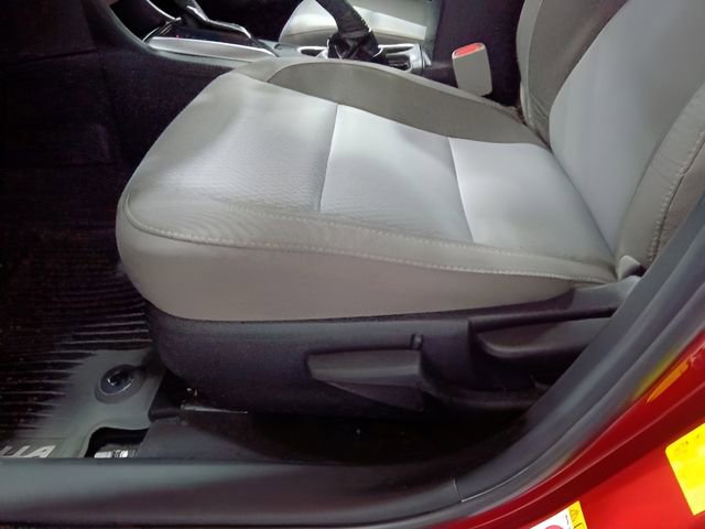 Used 2019 Toyota Corolla LE w/ Carpet Mat Package (TMS) FWD image 10