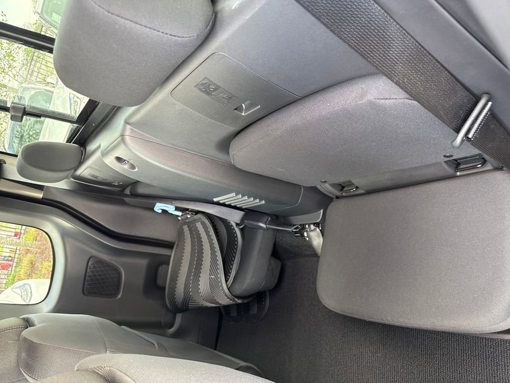 Used 2024 Nissan Frontier SV w/ SV Convenience Package image 35