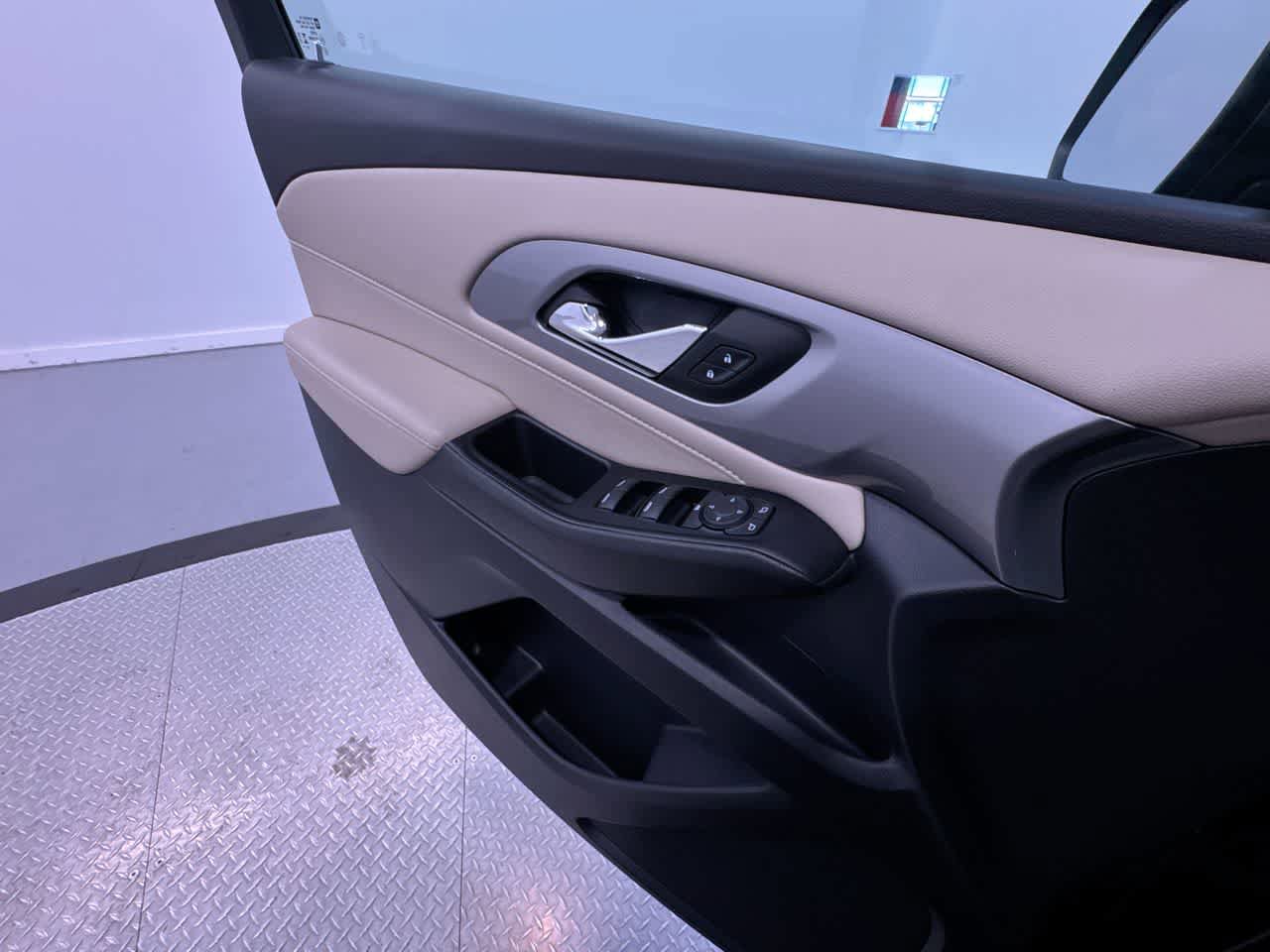 Used 2023 Chevrolet Traverse LS FWD image 31