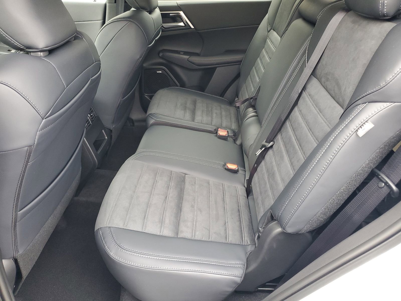 New 2026 Mitsubishi Outlander SE image 20