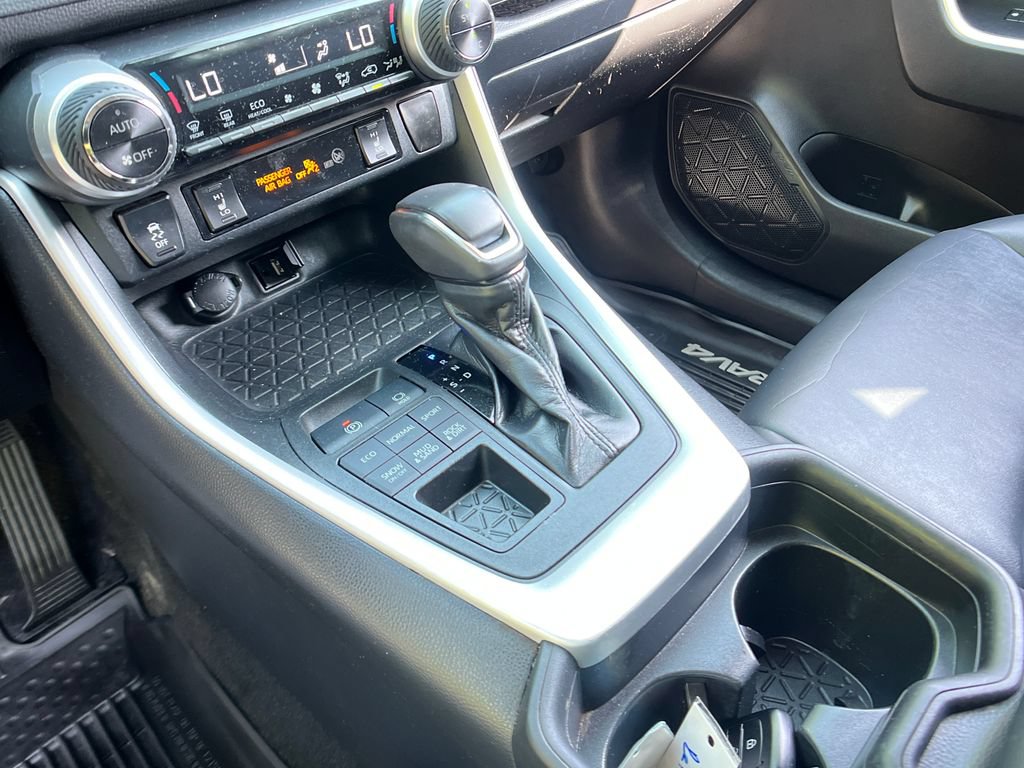 Used 2019 Toyota RAV4 XLE Premium w/ Cold Weather Package AWD/4WD image 19