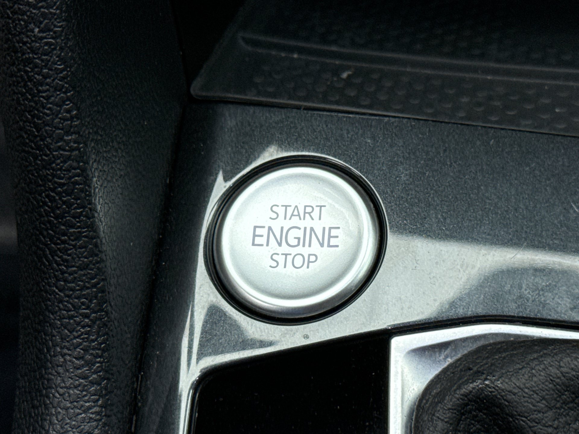 Used 2024 Volkswagen Tiguan SE AWD/4WD image 20