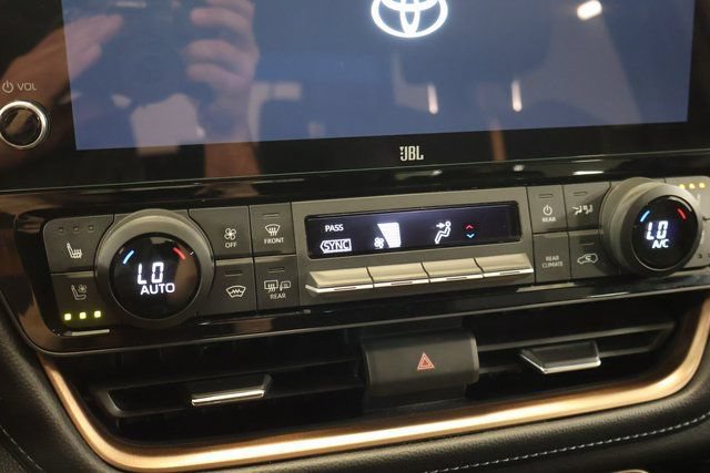 Used 2025 Toyota Grand Highlander AWD Hybrid image 21