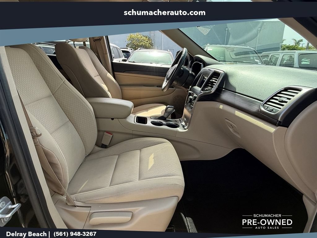 Used 2019 Jeep Grand Cherokee Laredo AWD/4WD image 17
