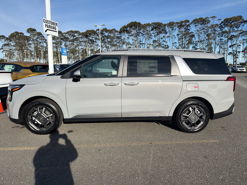 New 2026 Kia Carnival EX image 2