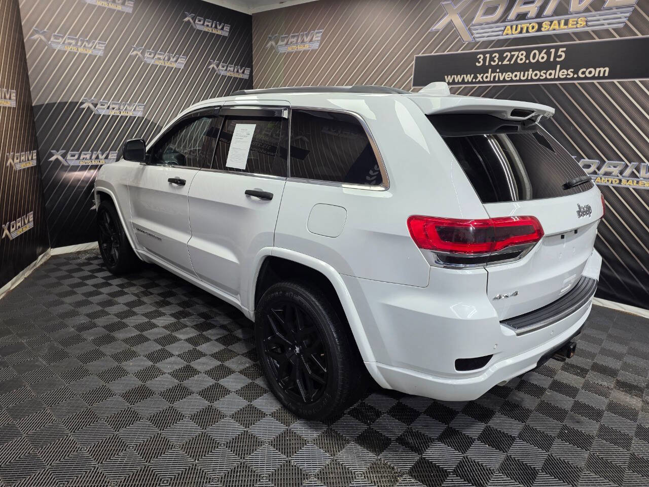 Used 2015 Jeep Grand Cherokee Overland w/ Advanced Technology Group image 8