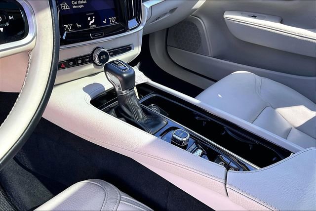 Used 2017 Volvo V90 T6 Cross Country image 14