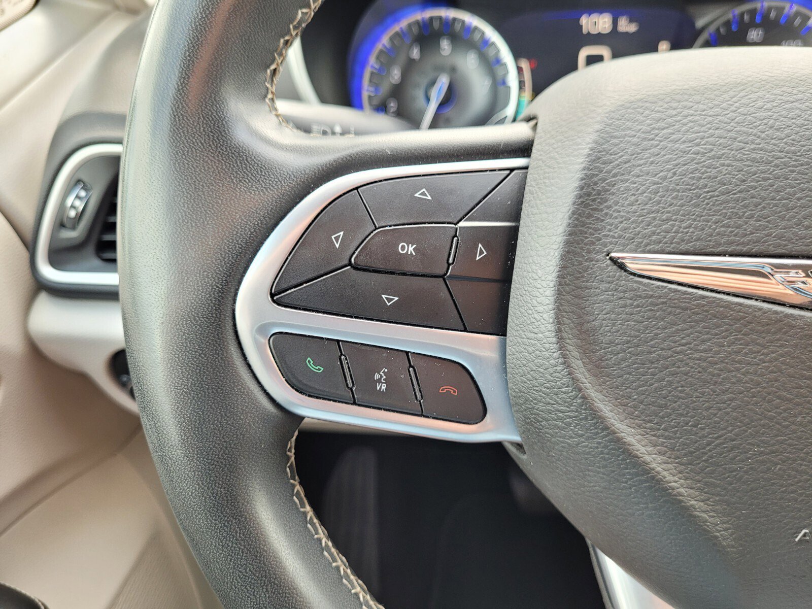 Used 2022 Chrysler Pacifica Touring-L image 28
