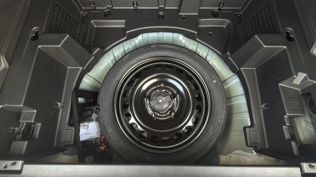 Used 2024 GMC Terrain SLT image 15