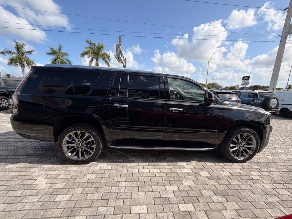 Used 2020 Cadillac Escalade ESV Luxury w/ Escalade Sport Edition AWD/4WD image 12