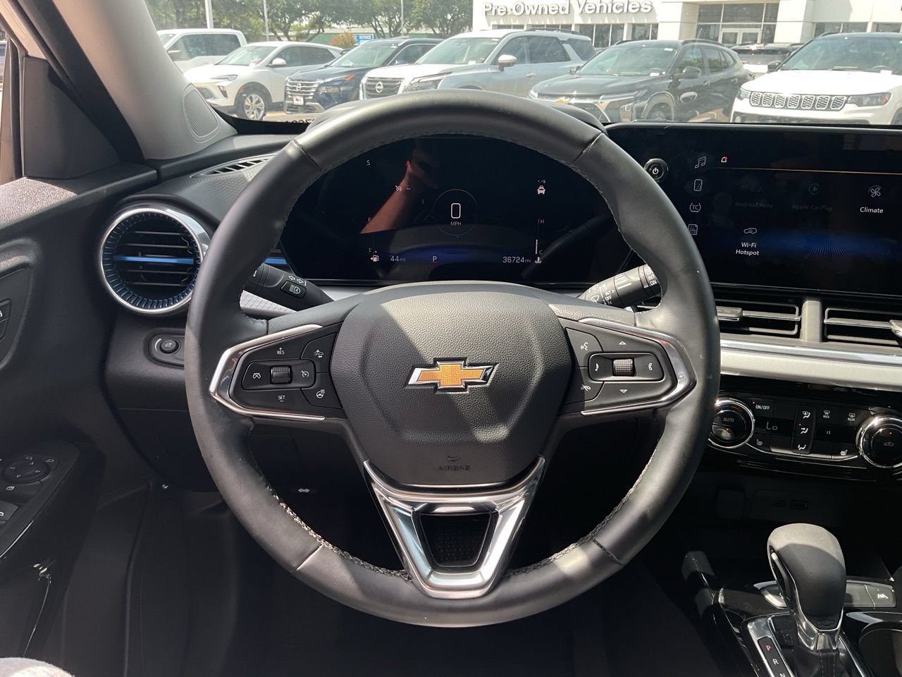 Used 2025 Chevrolet Trax LT w/ LT Convenience Package FWD image 21