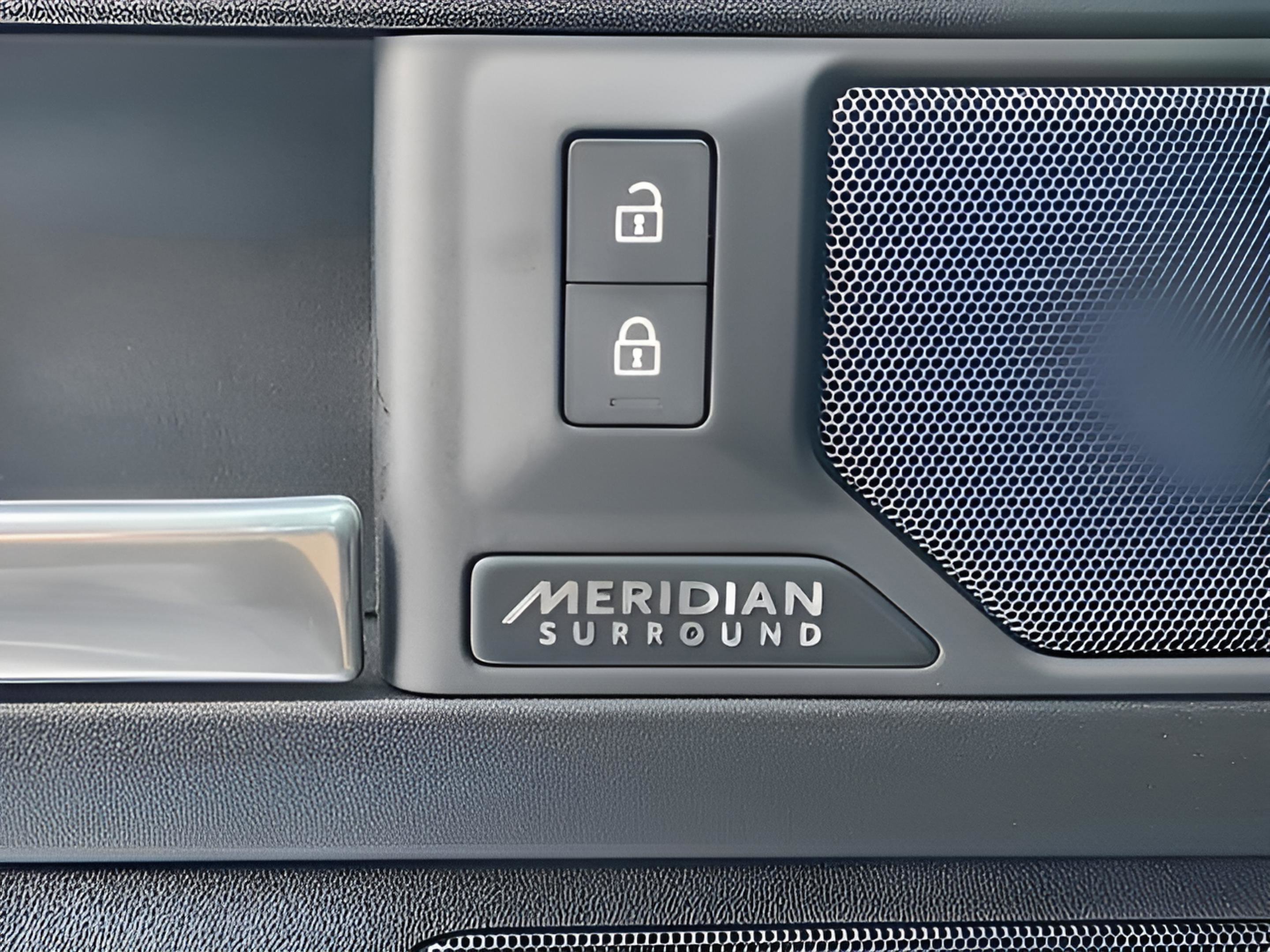 Certified 2025 Land Rover Defender 110 X image 23