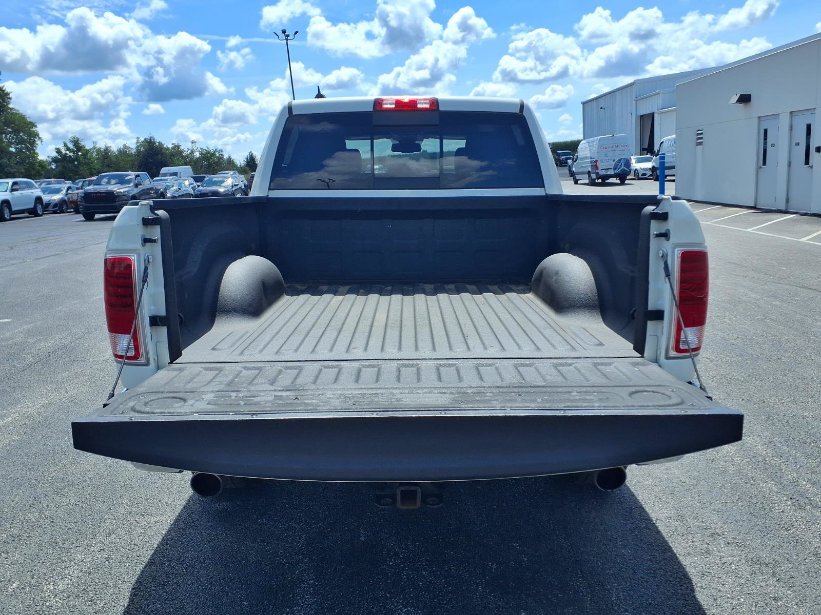 Used 2018 RAM 1500 Laramie w/ Convenience Group AWD/4WD image 10