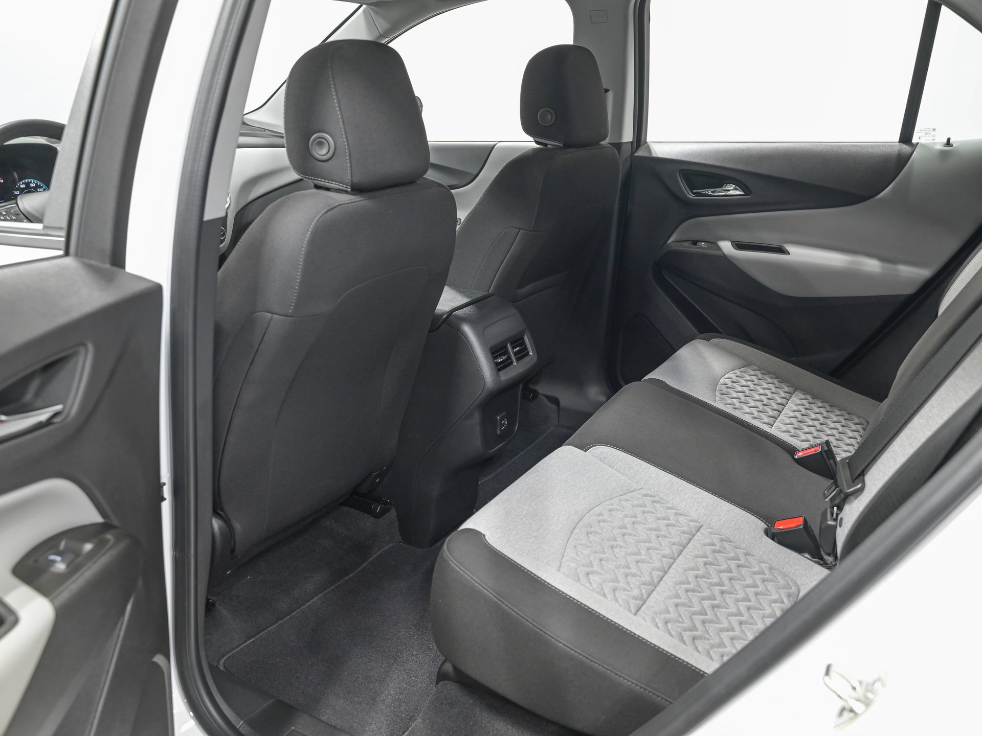 Used 2024 Chevrolet Equinox LS FWD image 25
