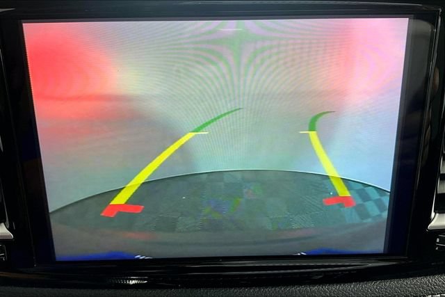 Used 2023 Chrysler Pacifica Limited FWD image 21