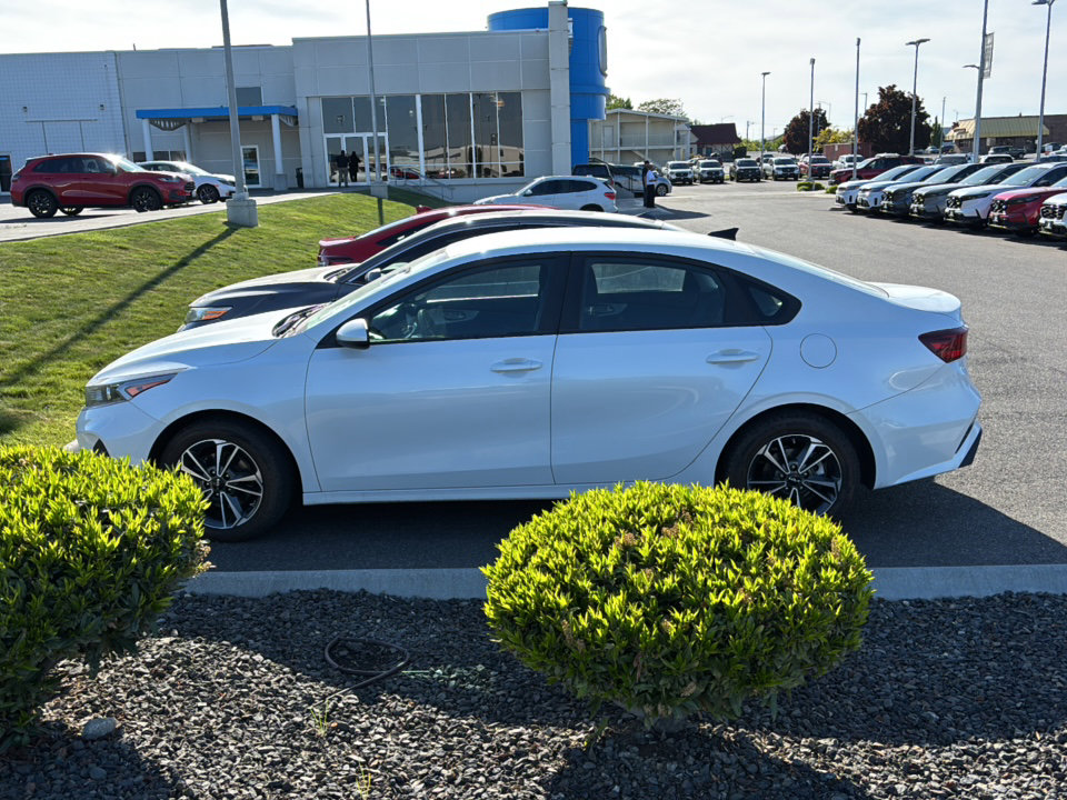 Used 2023 Kia Forte LXS FWD image 3