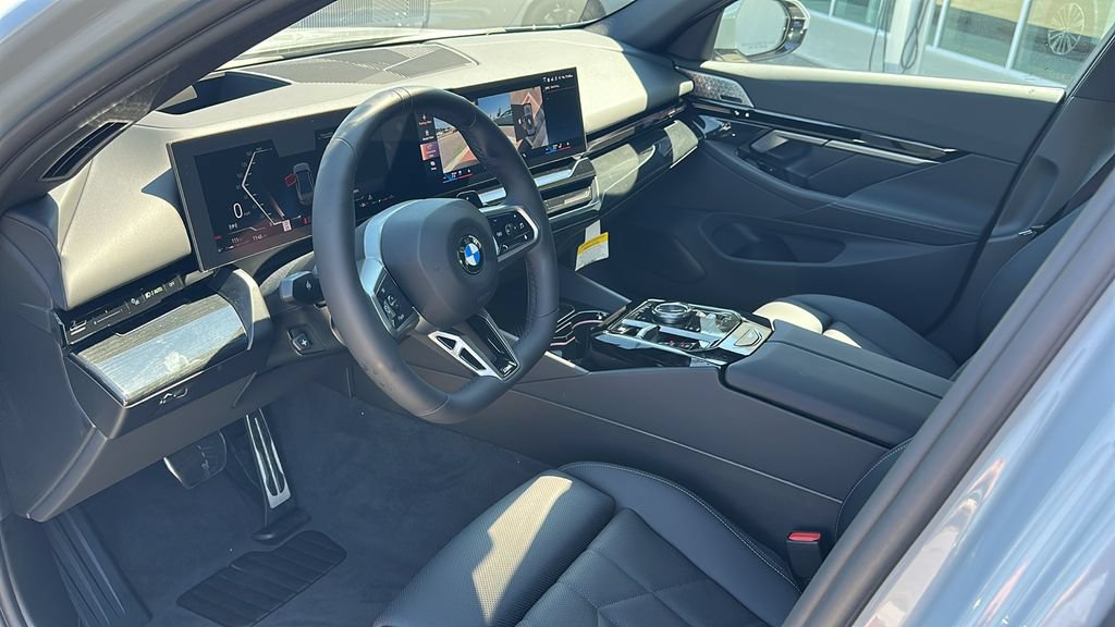 Used 2026 BMW 530i w/ M Sport Package RWD image 13