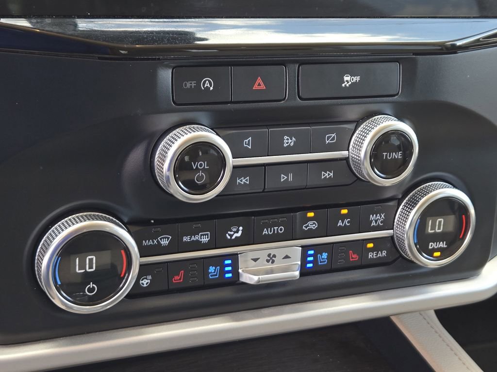 Used 2024 Ford Expedition Limited image 16