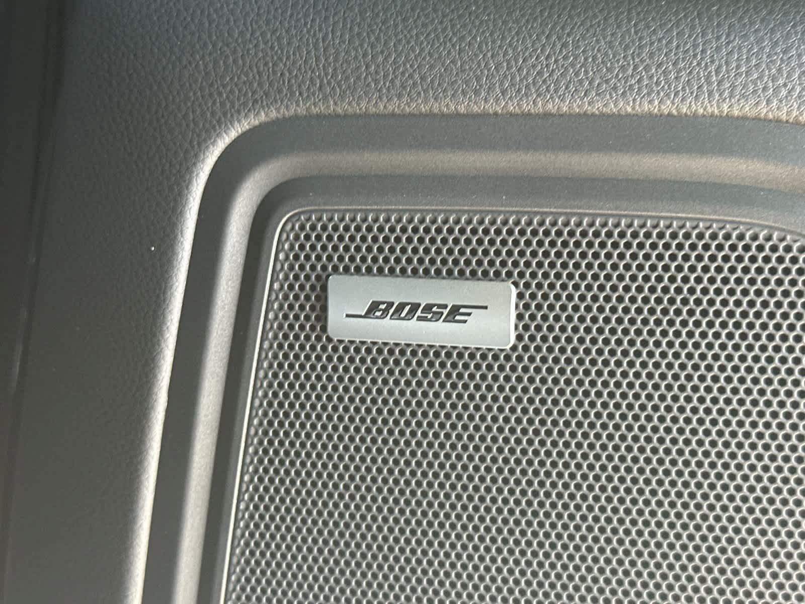 Certified 2025 Porsche Macan AWD/4WD image 20