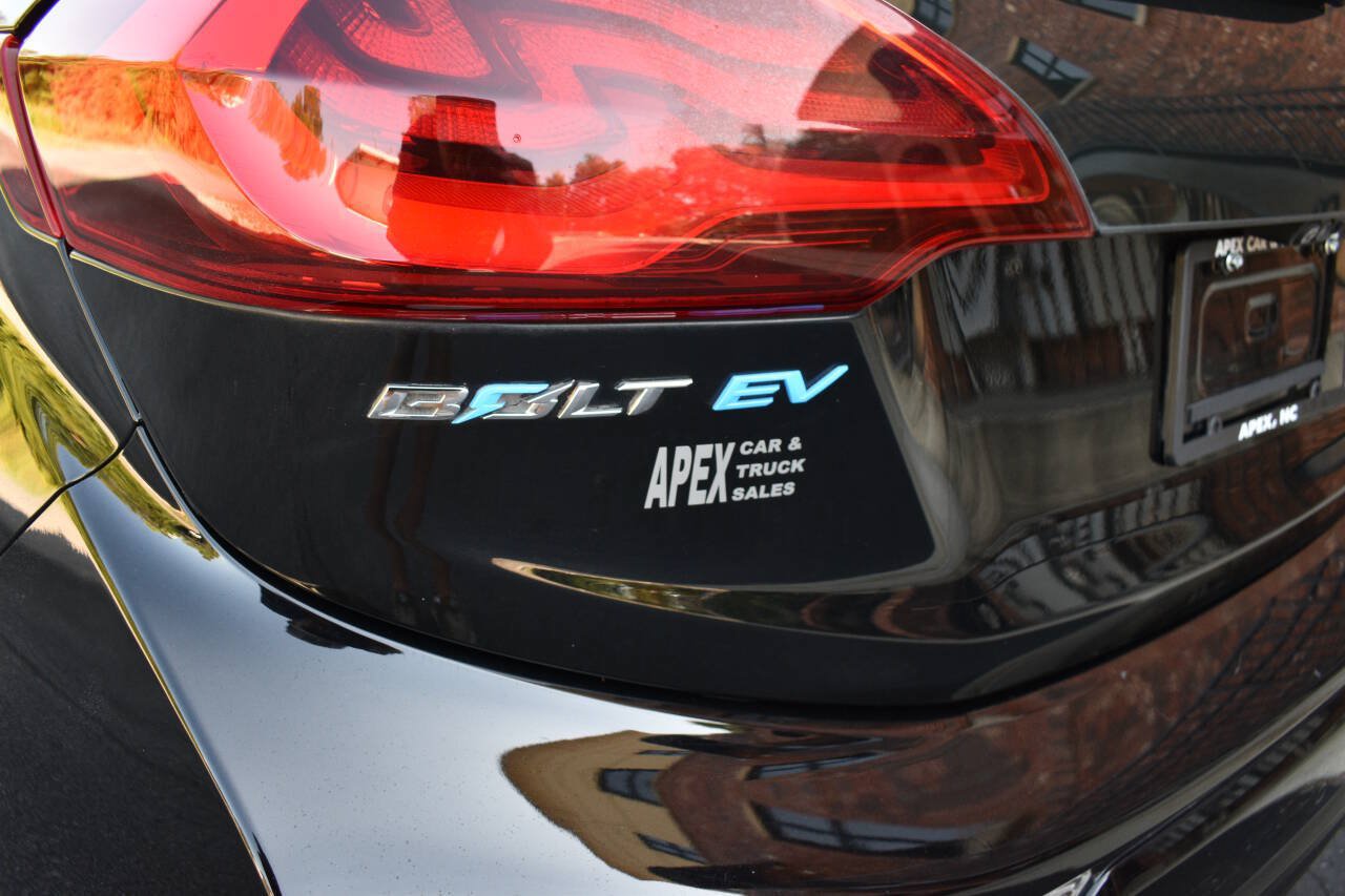 Used 2021 Chevrolet Bolt Premier w/ Infotainment Package FWD image 30