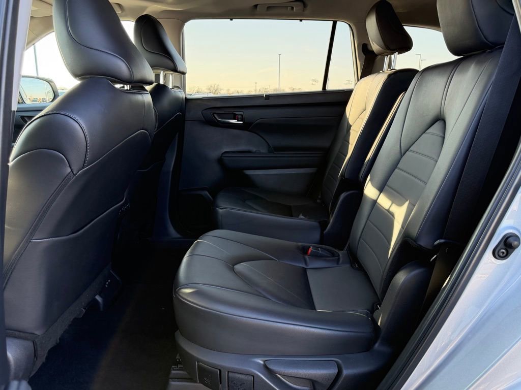 Used 2024 Toyota Highlander XLE image 15