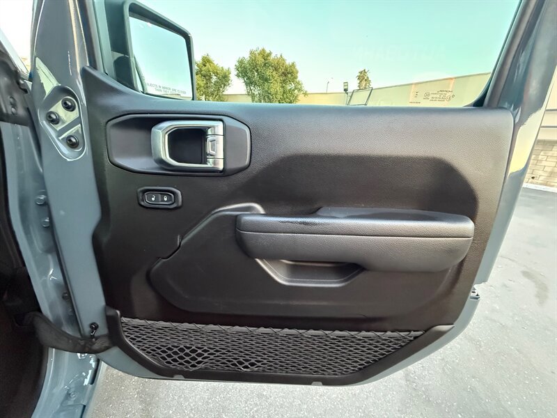 Used 2025 Jeep Wrangler Unlimited Sport AWD/4WD image 31