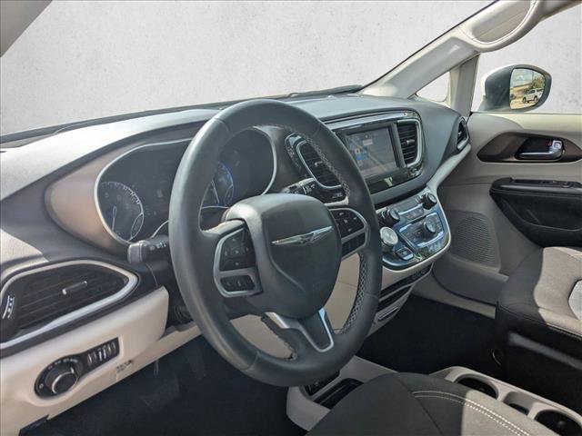 Certified 2022 Chrysler Voyager LX image 10