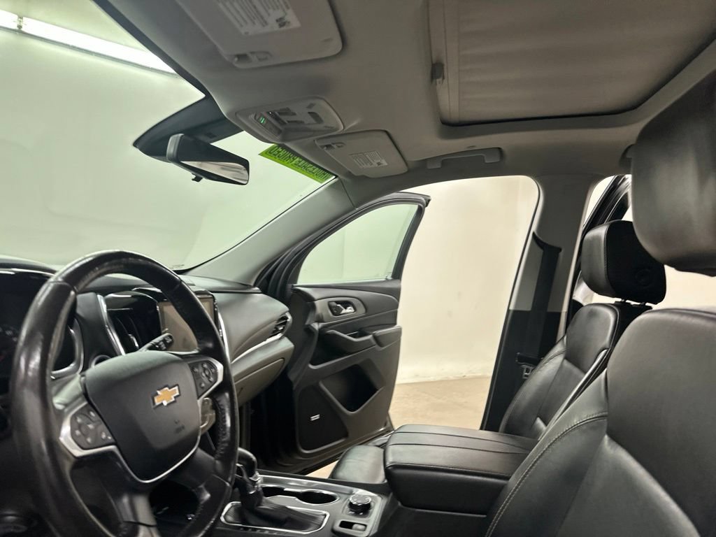 Used 2021 Chevrolet Traverse Premier w/ Redline Edition AWD/4WD image 36