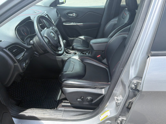 Used 2019 Jeep Cherokee Trailhawk w/ Cold Weather Group AWD/4WD image 9