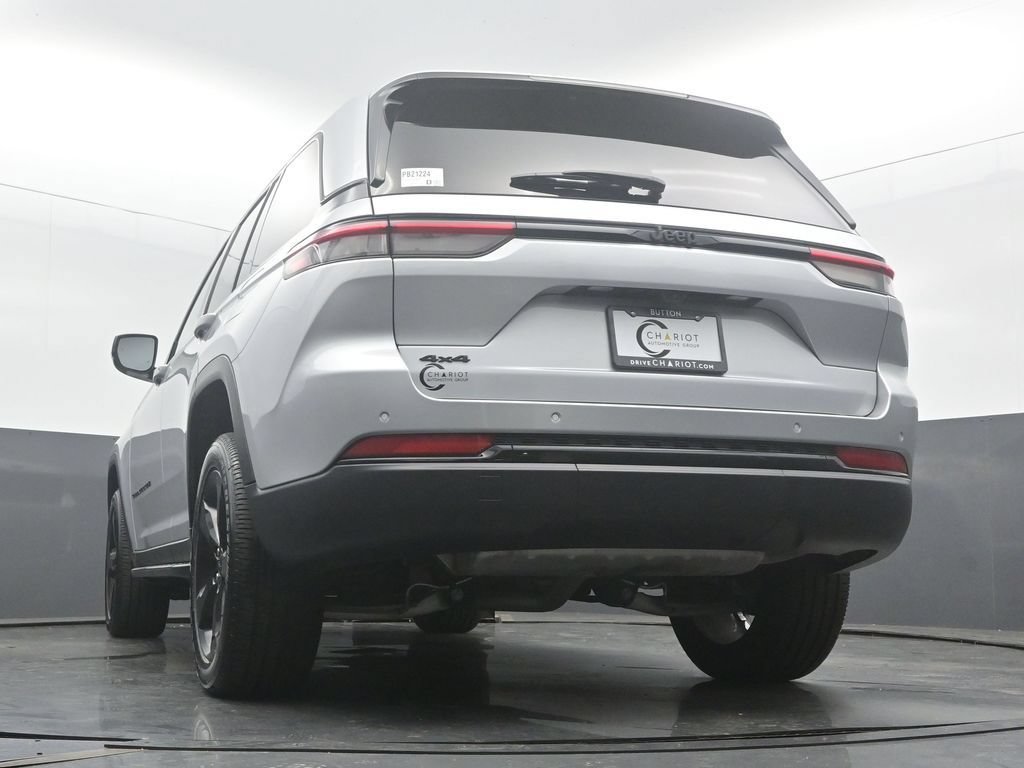Used 2024 Jeep Grand Cherokee Altitude AWD/4WD image 59