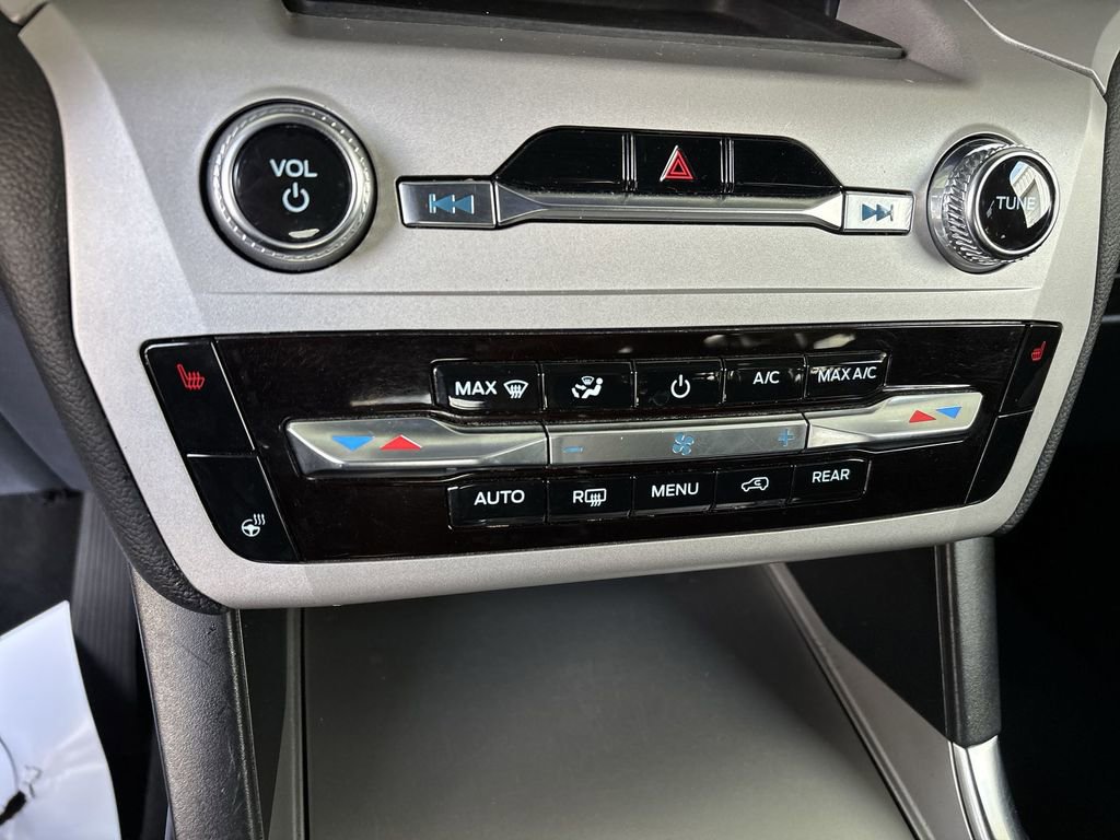 Used 2023 Ford Explorer XLT w/ Equipment Group 202A AWD/4WD image 16