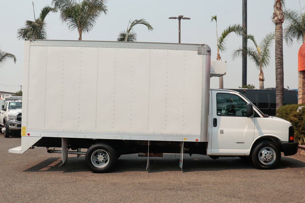 Used 2015 Chevrolet Express 4500 RWD image 14