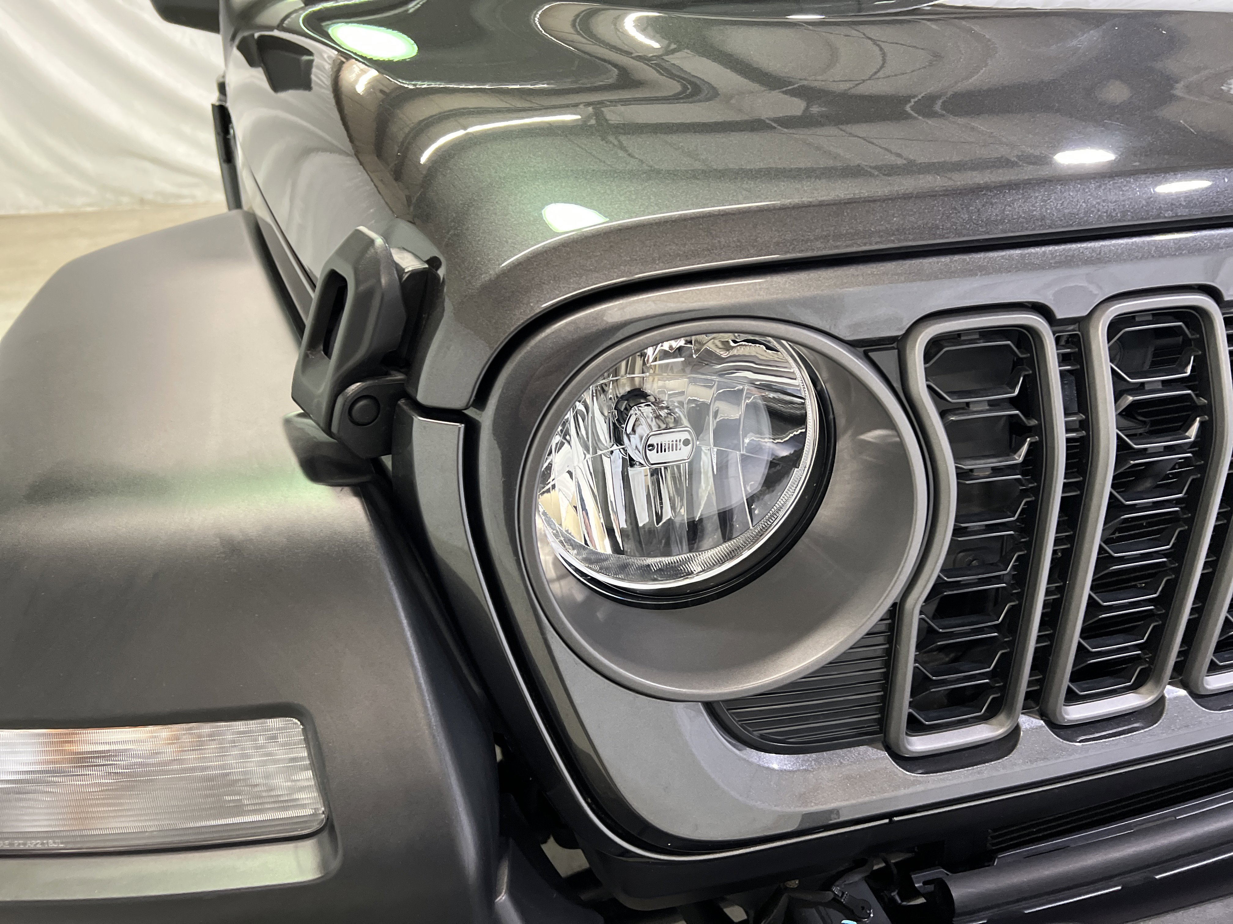 Used 2025 Jeep Wrangler Sport image 5