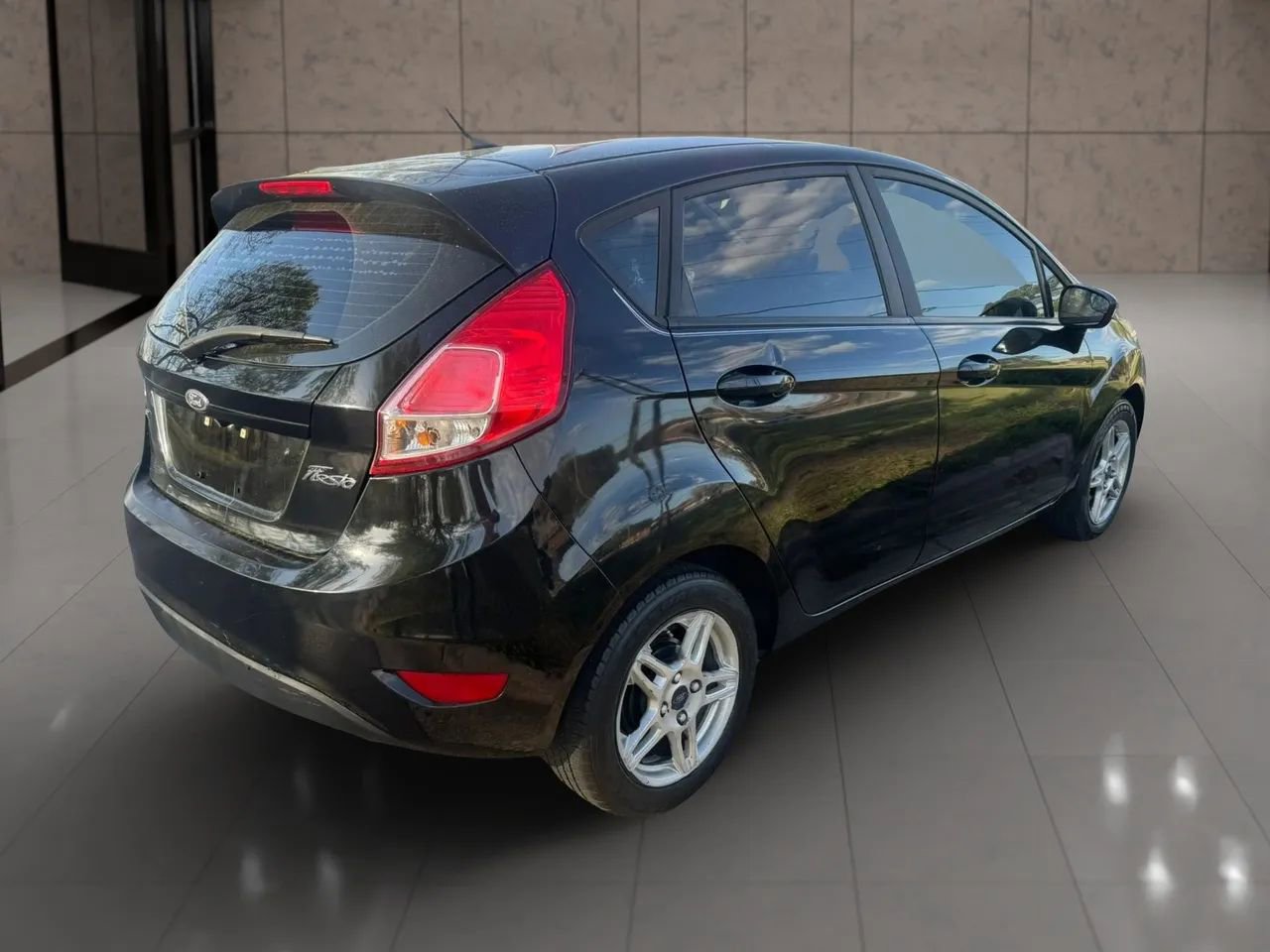 Used 2018 Ford Fiesta SE image 8