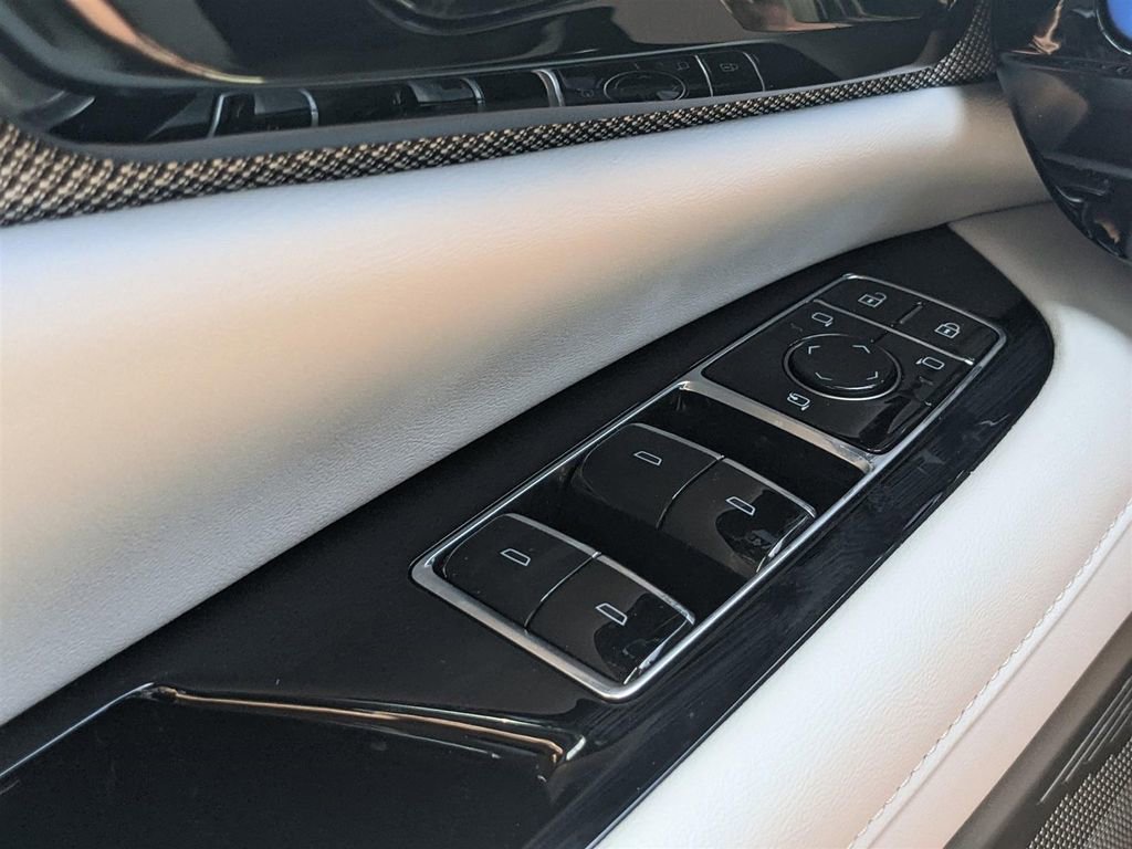 New 2025 Cadillac Optiq Luxury 1 image 17