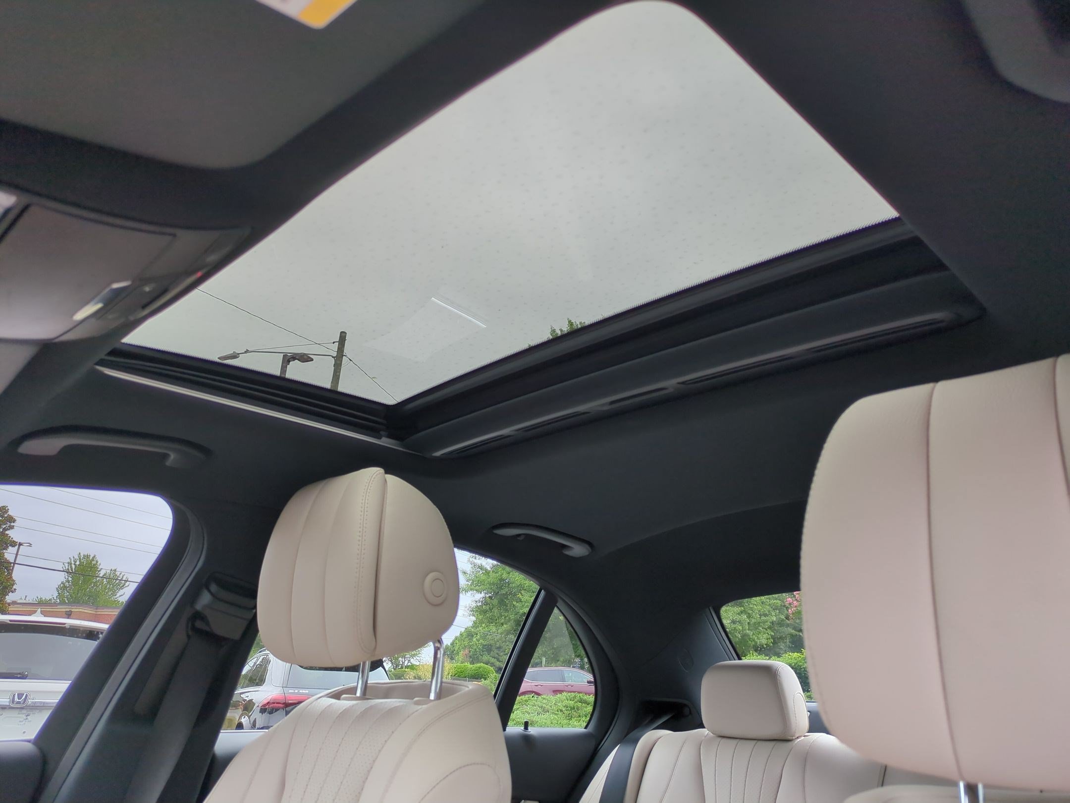 Used 2017 Mercedes-Benz E 300 4MATIC image 29