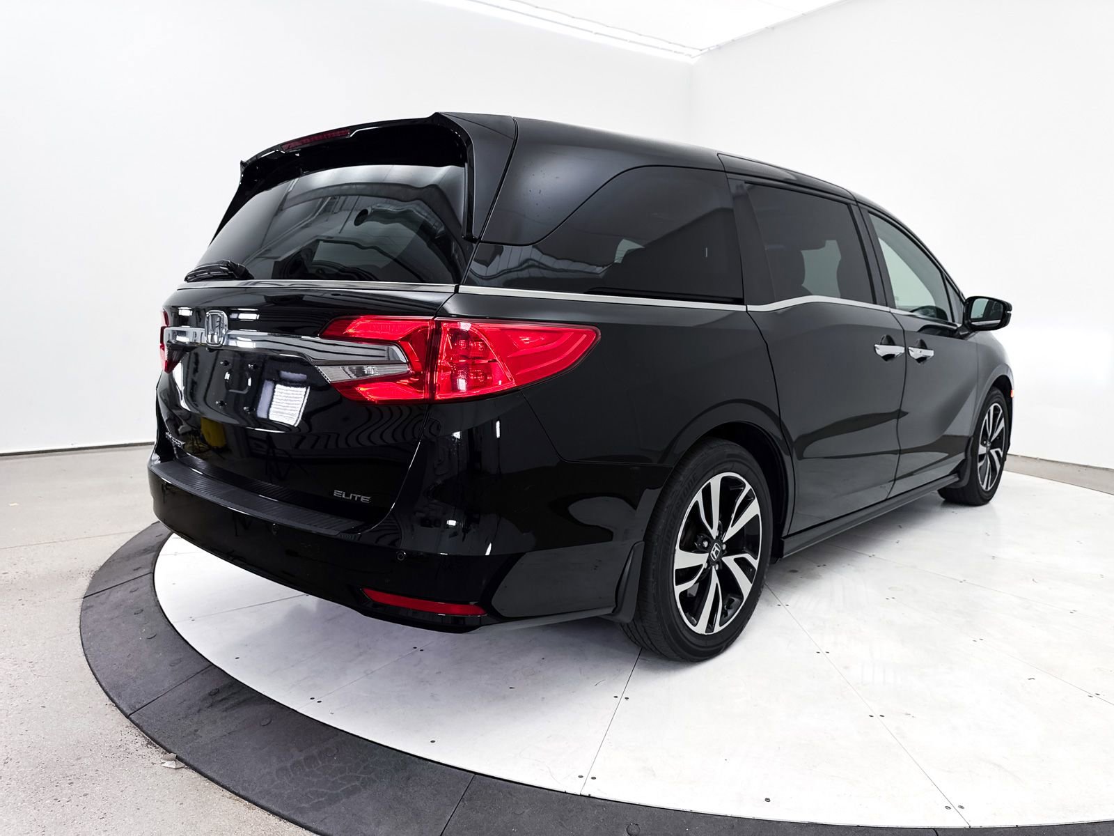 Used 2018 Honda Odyssey Elite image 17