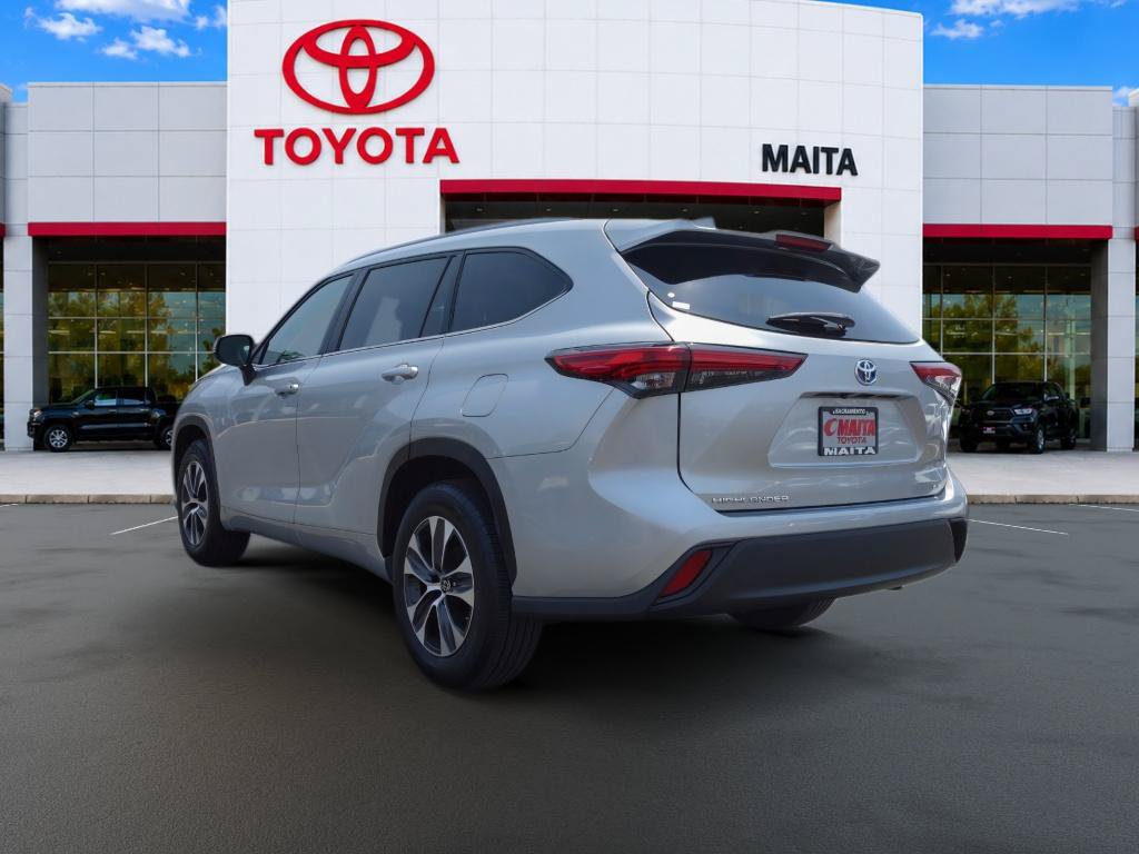 Used 2023 Toyota Highlander XLE FWD image 6