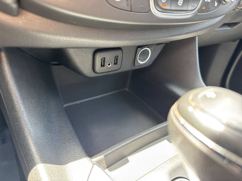 Used 2019 Chevrolet Traverse LT FWD image 53