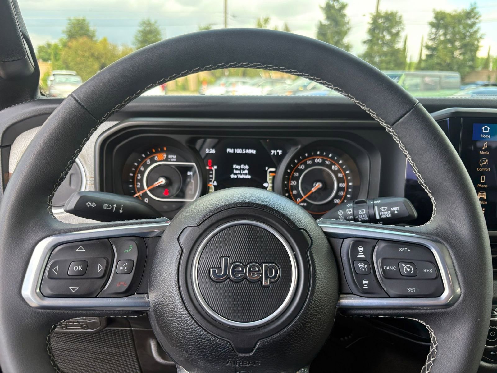 Used 2025 Jeep Wrangler Unlimited Sahara AWD/4WD image 28
